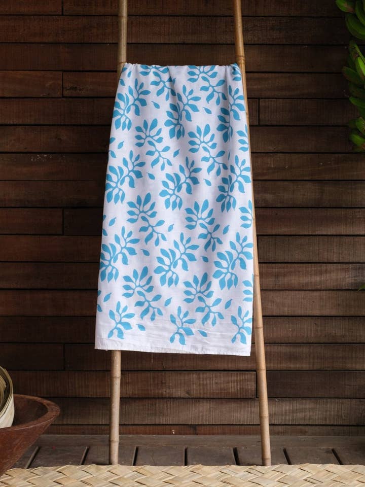 Rise Beyond the Reef - Vente Cache-maillot – femme - Sarong "Sulu" imprimé à la main - Motif Karisi