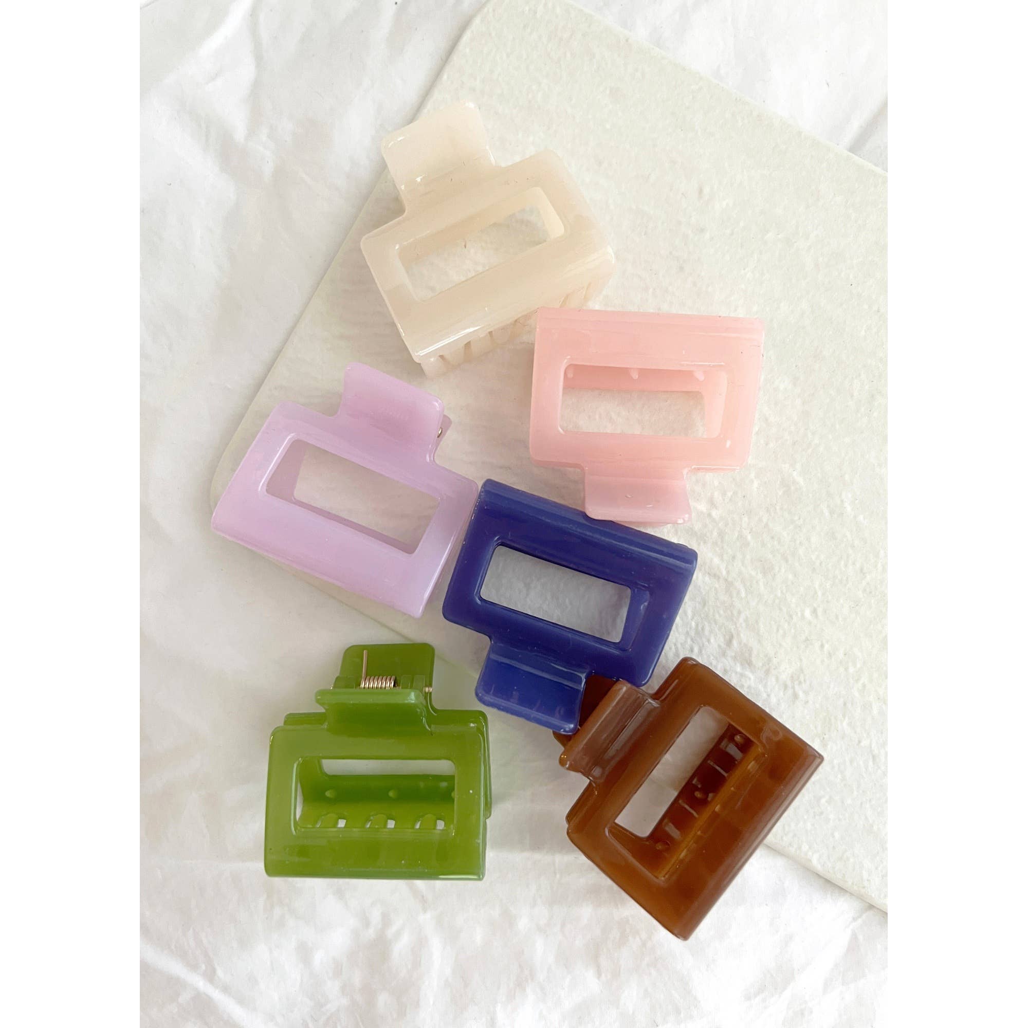 LoveLina - Wholesale Hair Clip - Women's - 2-Inch Milky Jelly Hair Claw - CAMILA MILKY2