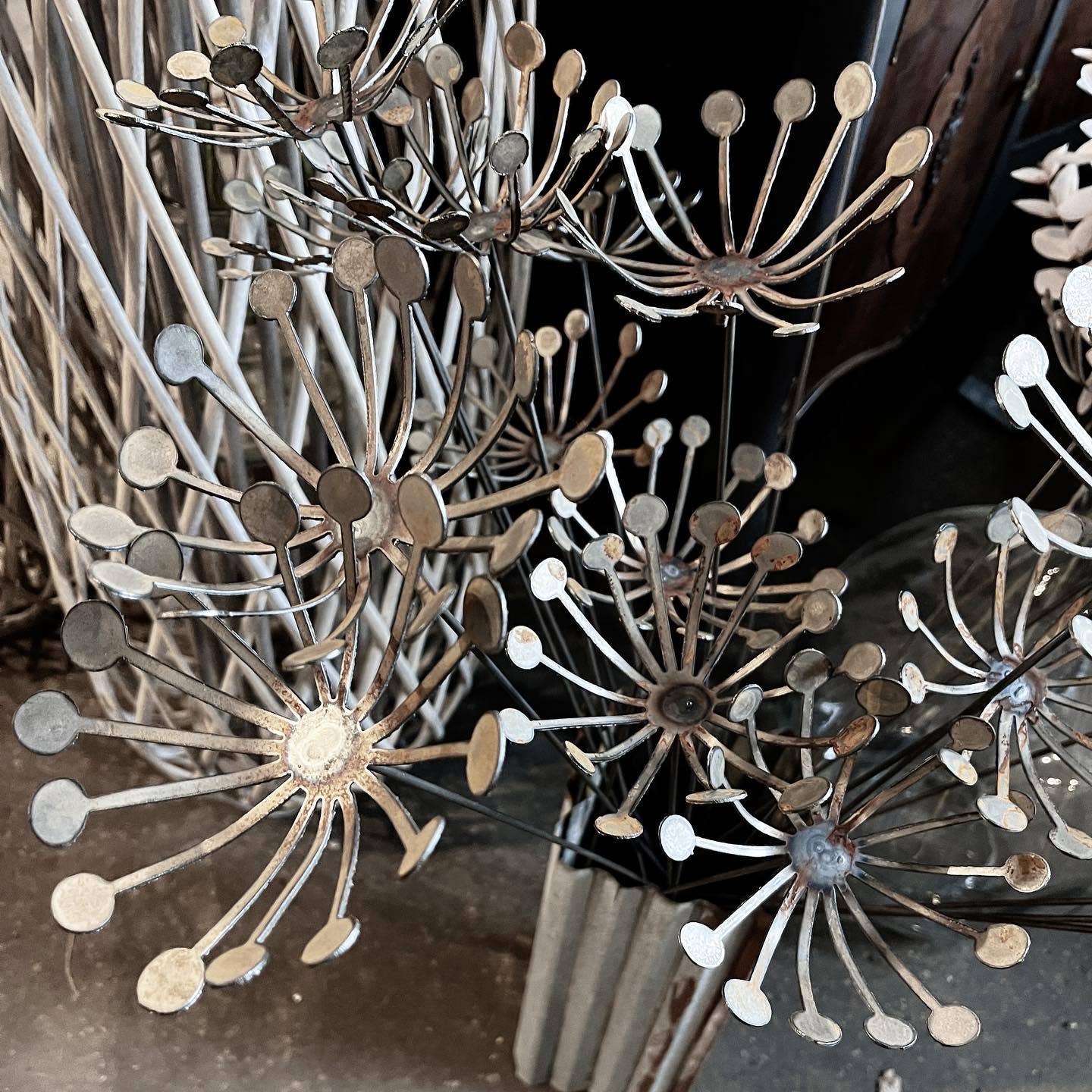 608 The Factory - Wholesale Garden/Lawn Stake - Metal Dandelion Wish Flower Set of 24 Flowers2