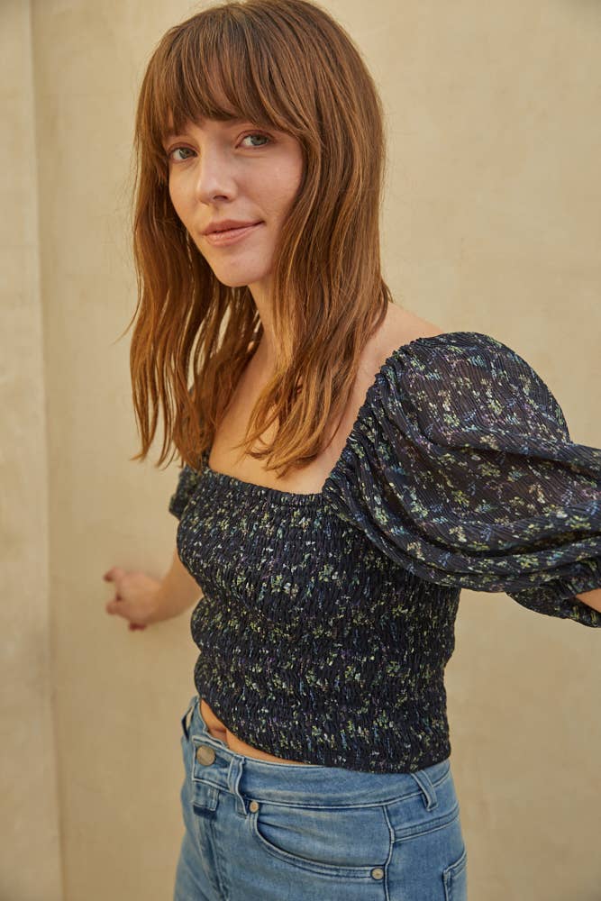 Negro L6389 | Top corto fruncido con estampado floral y chifón de poliéster de venta al por mayor en Faire