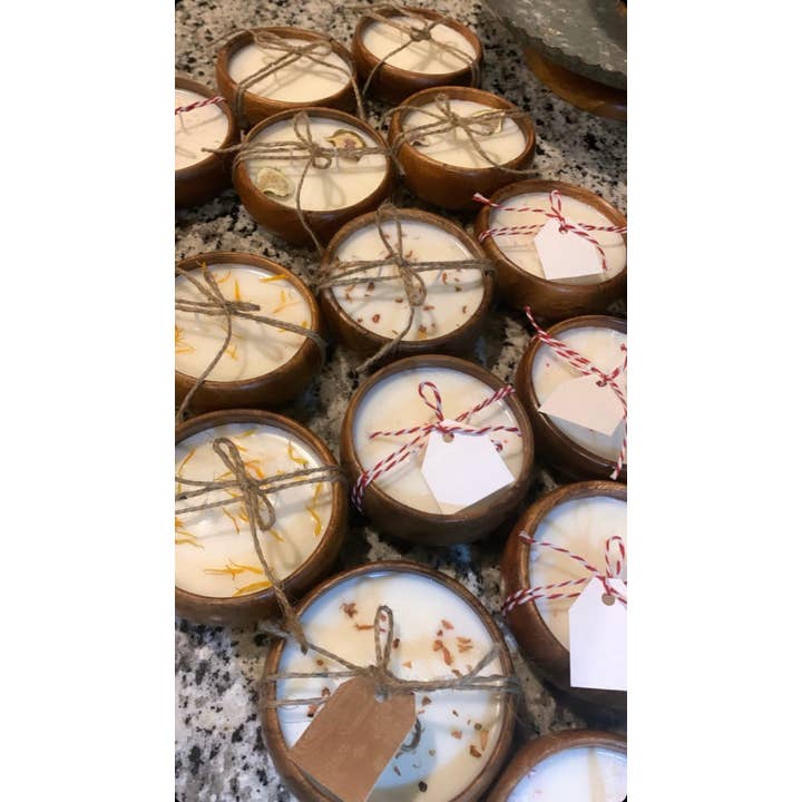 Woodware&Co – Großhandel Servierschüssel – Set aus 2 handgefertigten runden Kalebassenschalen aus Akazienholz3