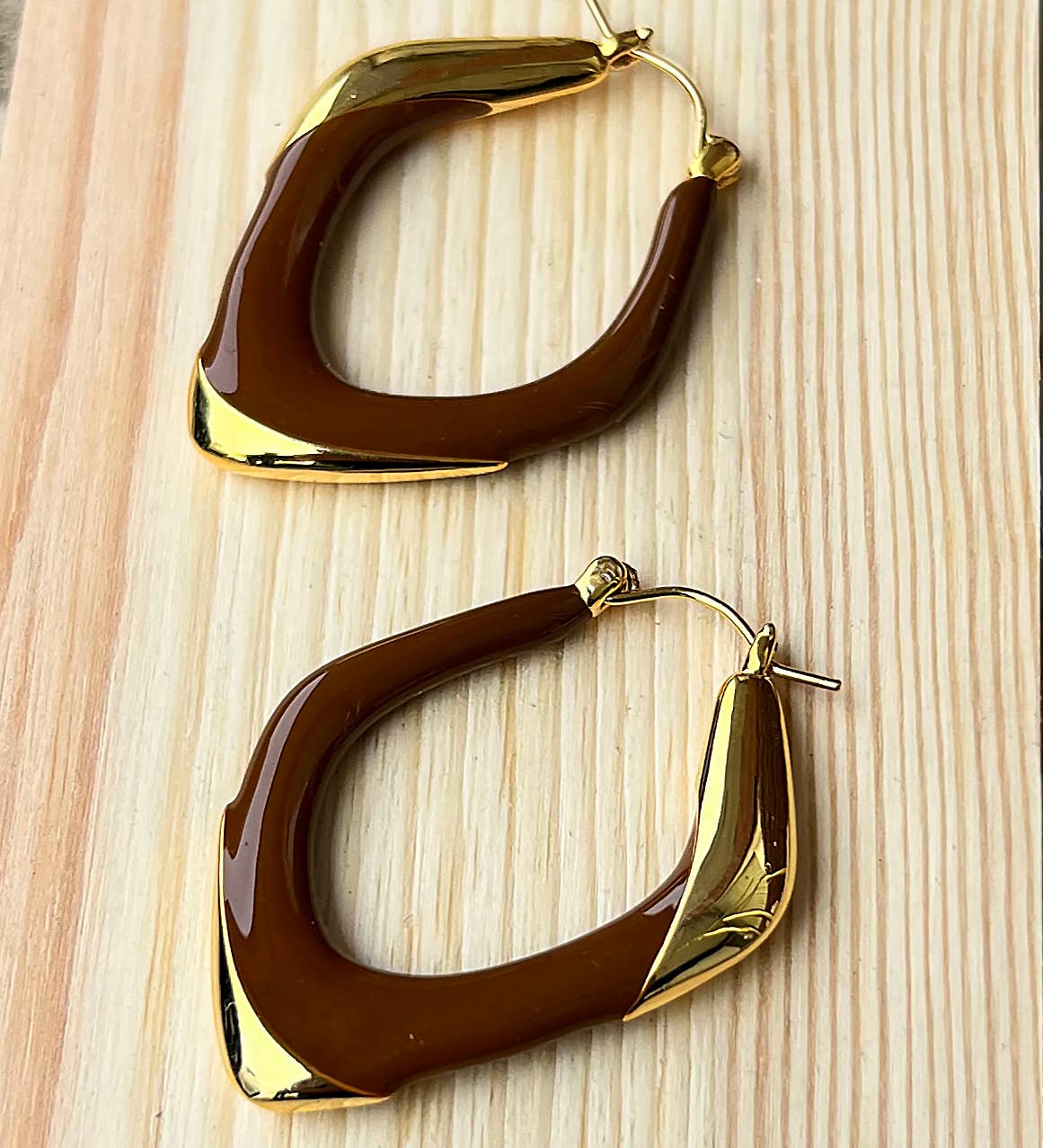 AVENS - Wholesale Hoop Earrings - 18k Gold Plated Naturel Stone Earrings1