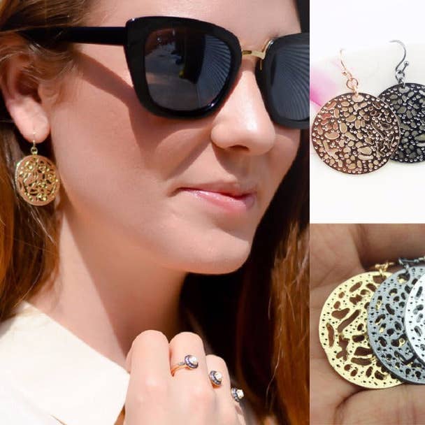 Madina Boucles d'oreilles rondes en métal pour la vente par Kate Tuesday Jewelry