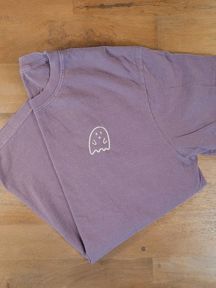 Minimalistisk spöke | Söt Halloween broderad höst-T-shirt för wholesale av Penelope Annen Design