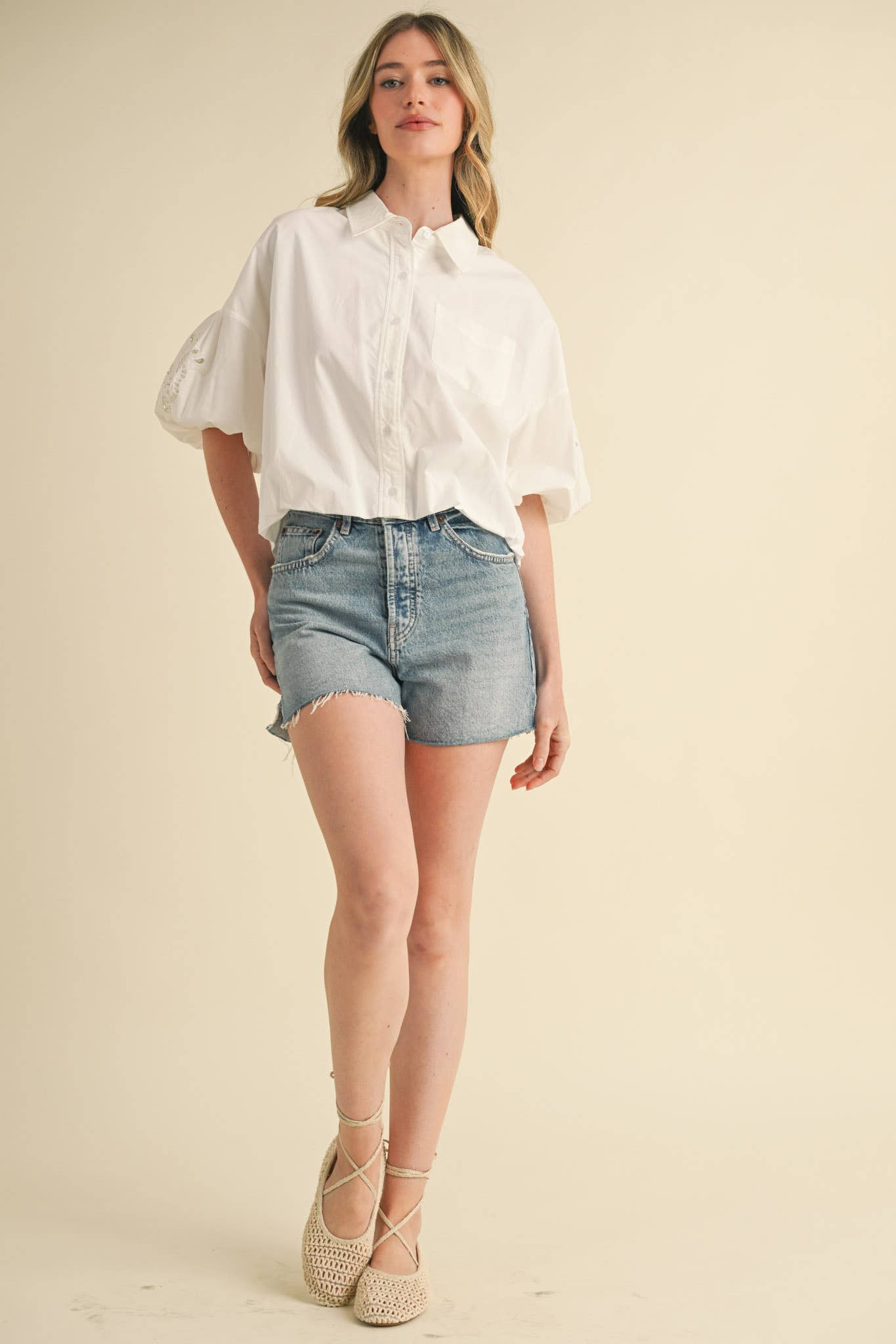 &MERCI – Engroshandel Skjorte med buttondown – til kvinder – UDSKÅRET BRODERET BOBLEÆRME TOP MTP383543