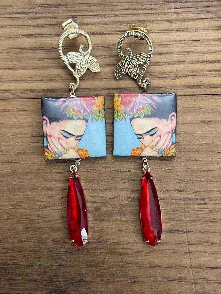 FRIDA IN BOCCIOLO per la vendita all'ingrosso da parte di LARA UNDICI ACCESSORI SRLS