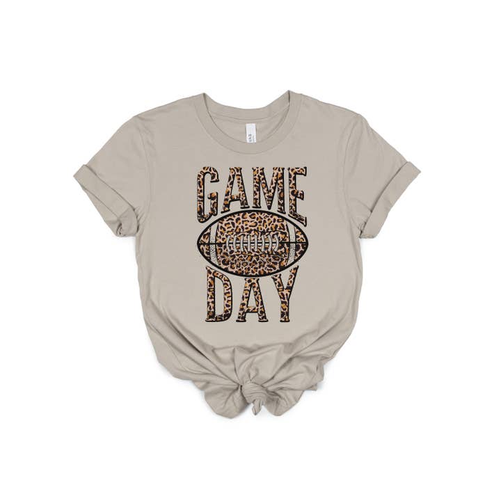 T-shirt beige chiné Game Day Leopard pour la vente par Simply Tees
