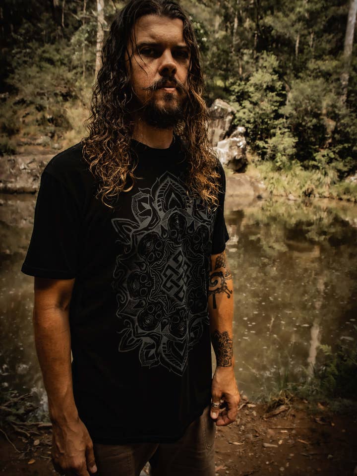 Art of Zig - Wholesale Screen printed t-shirt – unisex - EMBRACE YOUR MORTALITY Black Staple T-shirt4