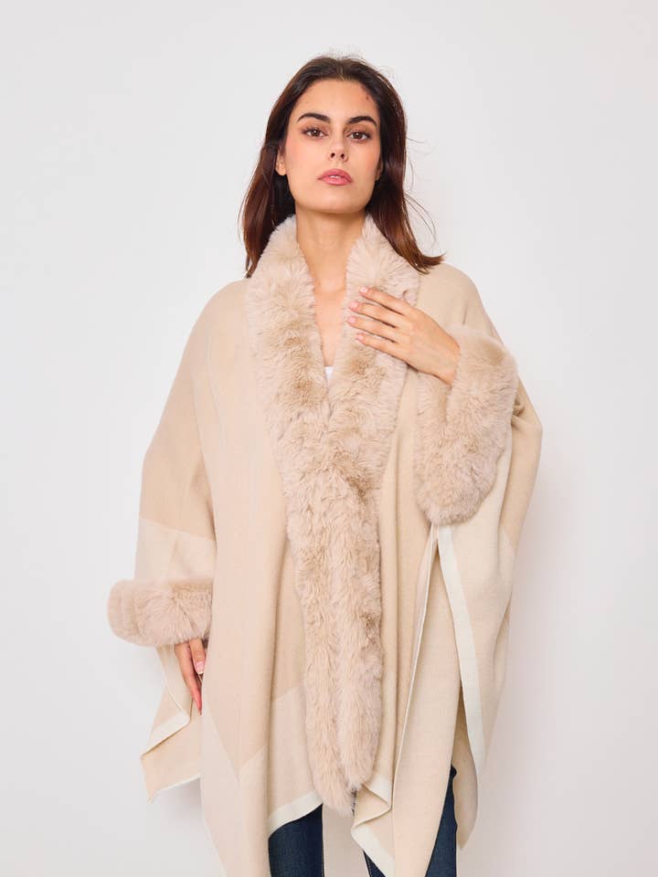 KY CREATION PARIS – wholesale Rock - Dam – Päls poncho