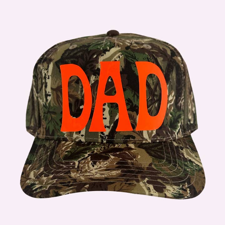 Casquette de camionneur imprimée CAMO DAD ♡ pour la vente par BFFS & BABES