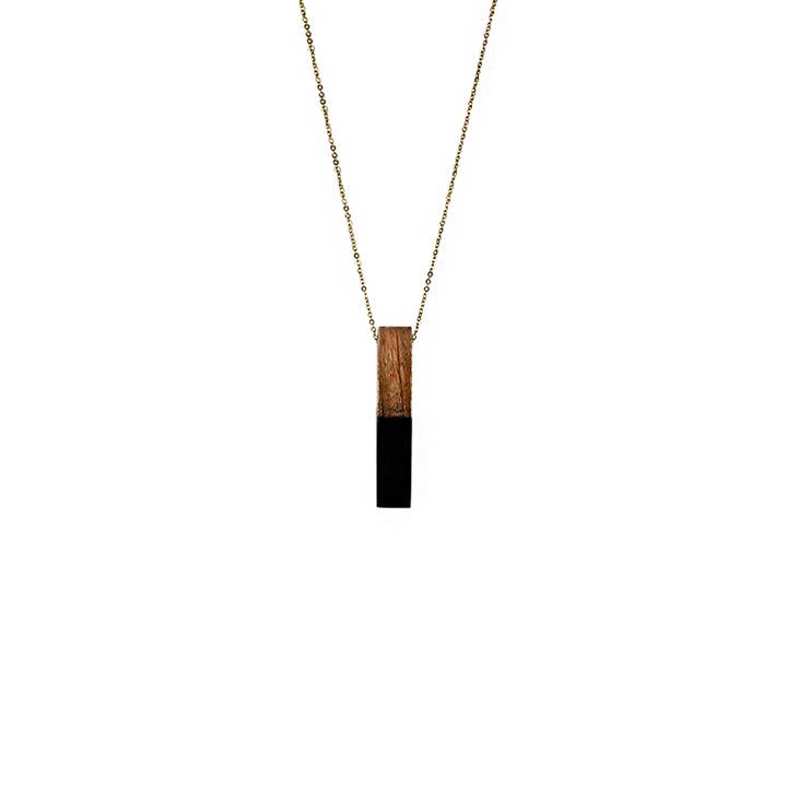 Collier à pendentif barre verticale en résine de bois pour la vente par NY Jewelry House