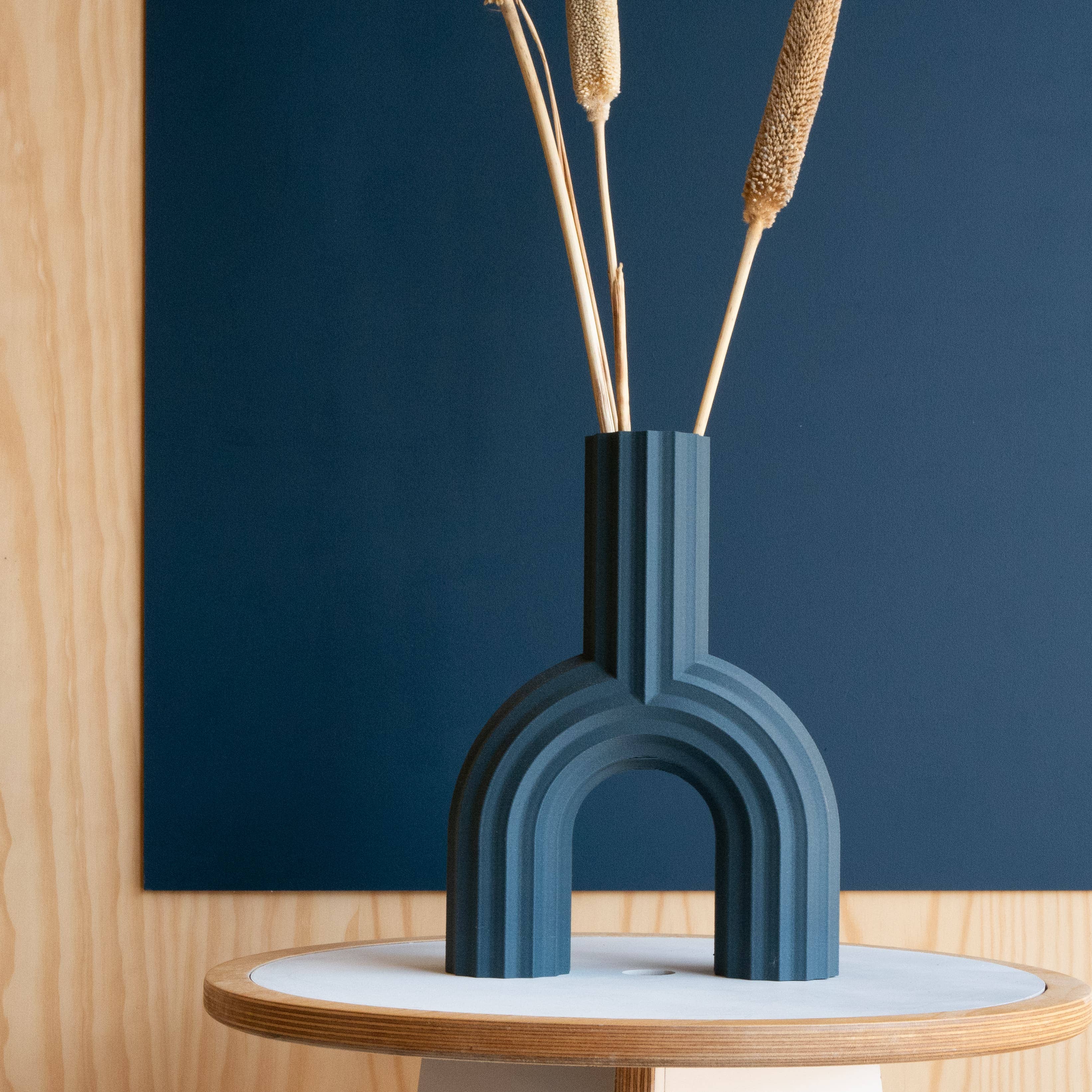 Blå Blå Arch vase – original gavevase for engroshandel på Faire3