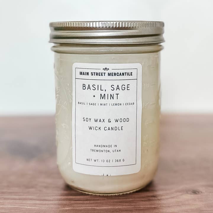 Basilic, Sauge + Menthe - Bougie en cire de soja avec mèche en bois dans un bocal Mason pour la vente par Main Street Mercantile