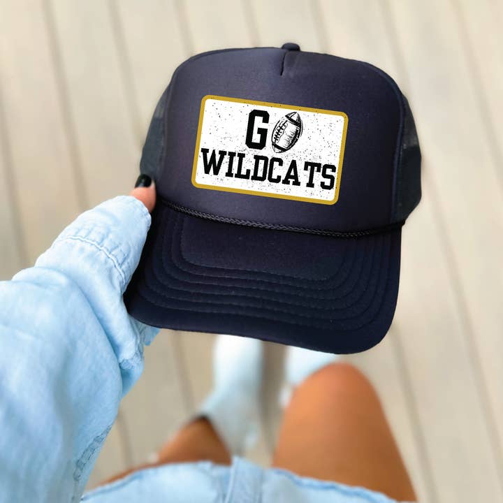 Cappello da camionista nero stampato DTF del team di spirito scolastico Go per la vendita all'ingrosso da parte di Southern Attitude Designs Inc