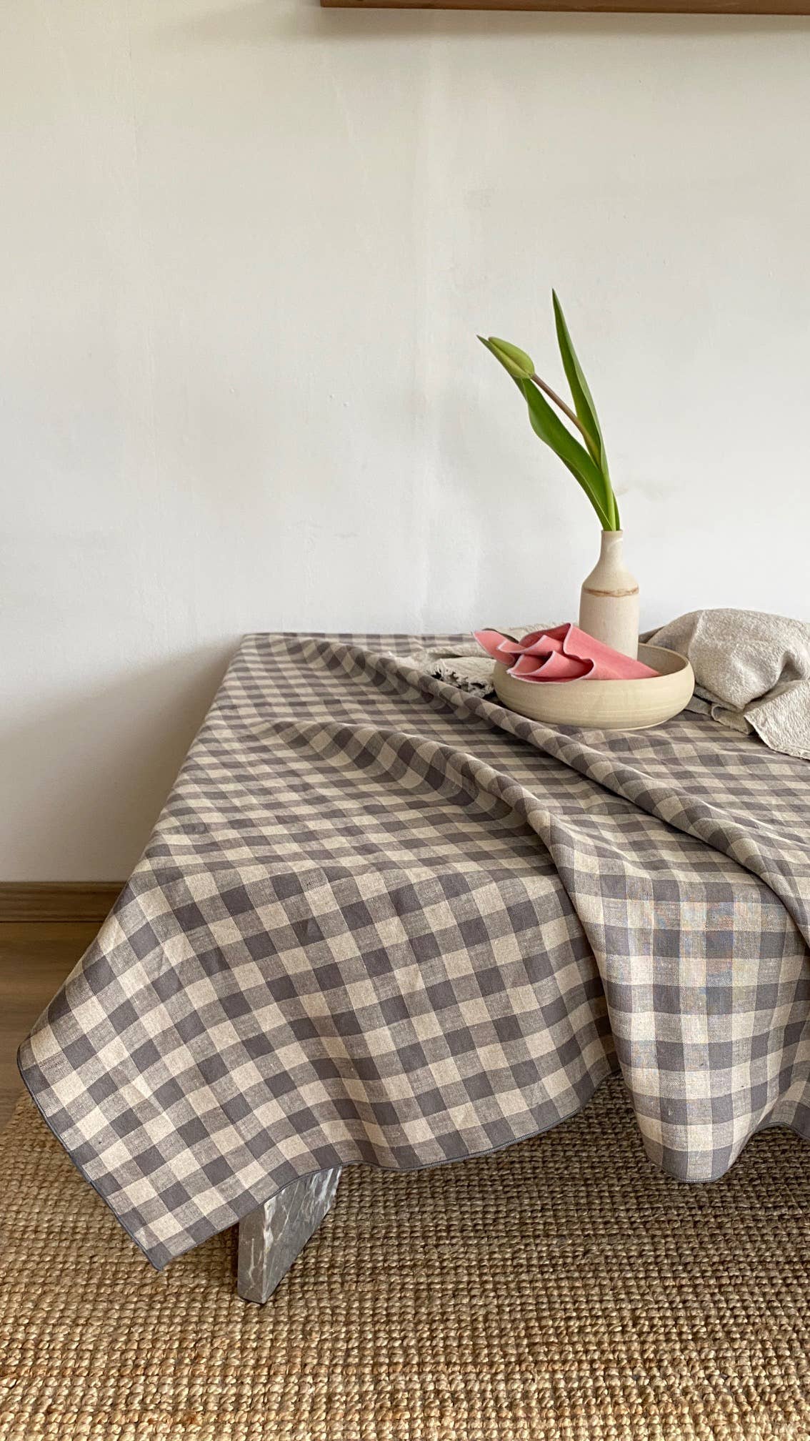 Lina Luxe - Wholesale Tablecloth - Washed linen tablecloth in grey gingham1