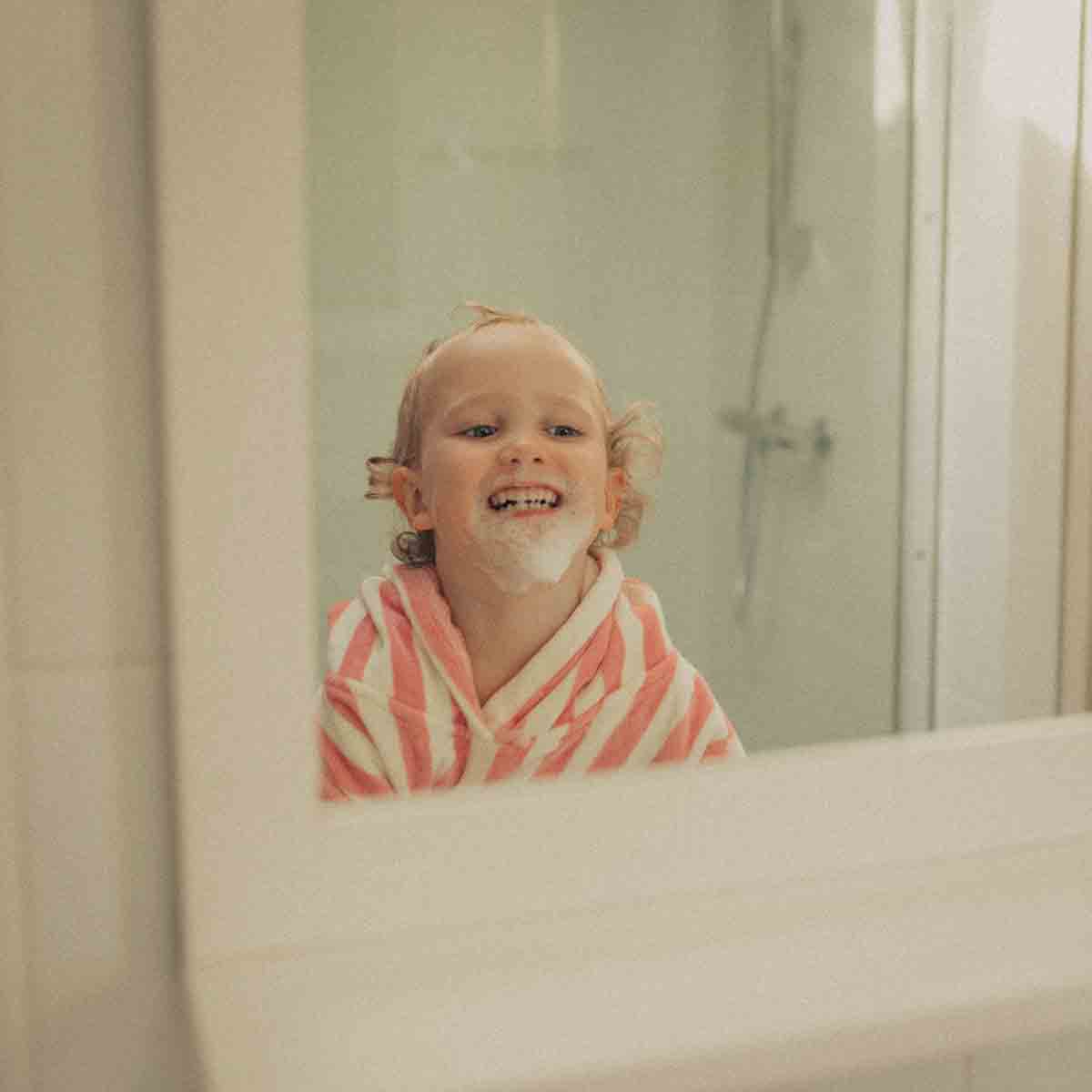 KIDS PONCHO SUZON STRIPES STRAWBERRY for wholesale on Faire2