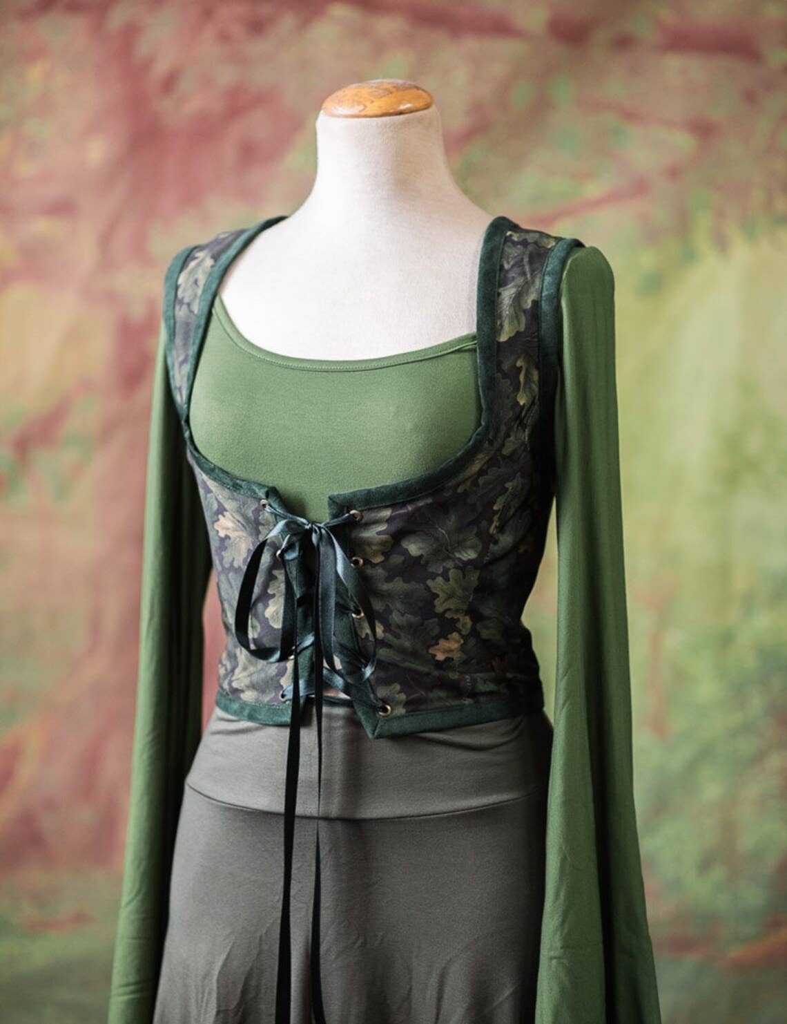 Costurero Real – Espartilho – Mulher por atacado – Corpete renascentista com folhas de carvalho estilo cottagecore