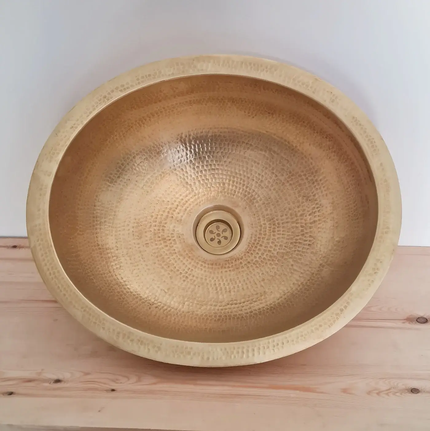 High crafty - Wholesale Bathroom Accessory Set - Custom Oval Brass Bathroom Sink — Handcrafted in Fez, Morocc3