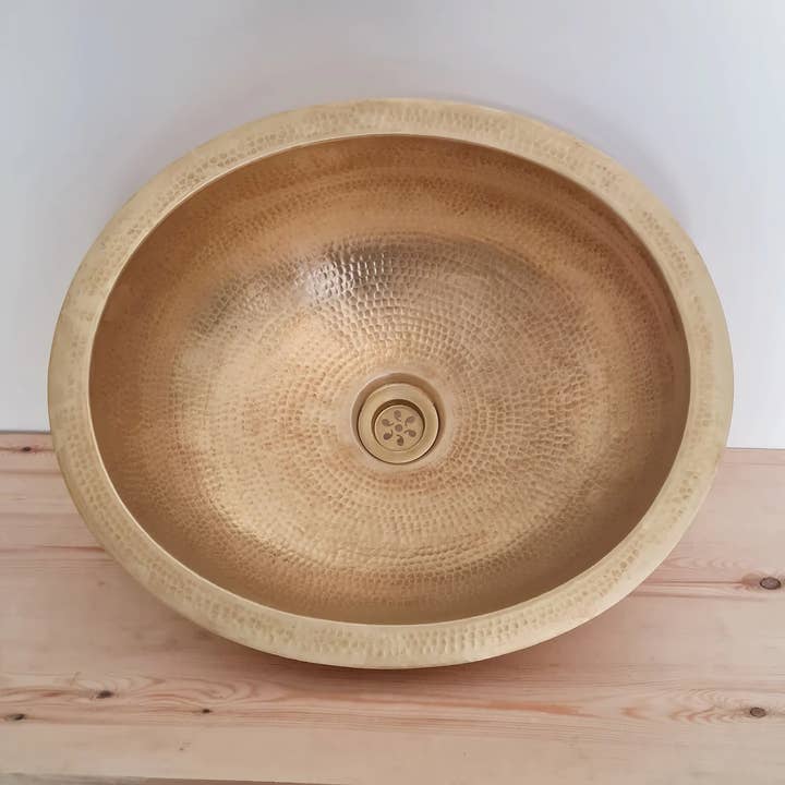 High crafty - Wholesale Bathroom Accessory Set - Custom Oval Brass Bathroom Sink — Handcrafted in Fez, Morocc3