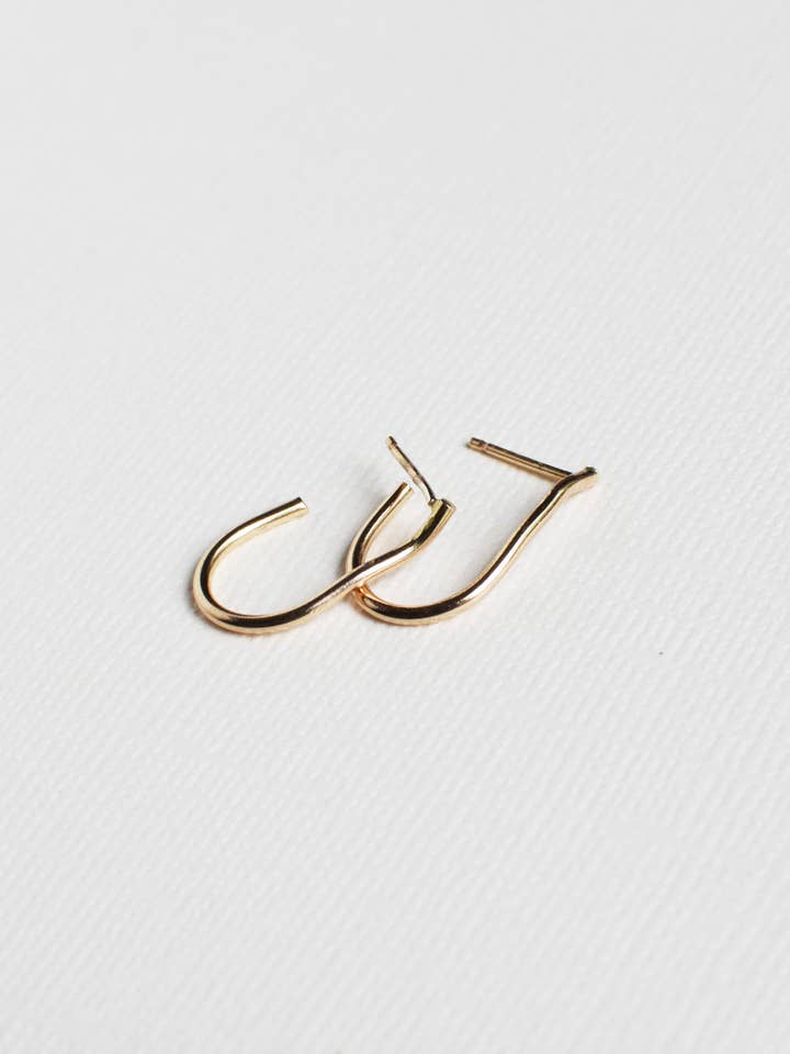 Guld Maeve Hoops för wholesale av Gem & Blue