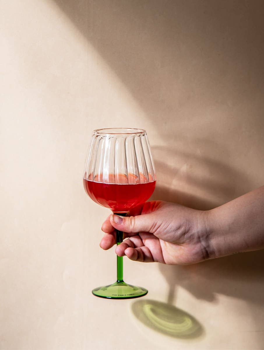 Casa Amarosa - Vendita all'ingrosso Bicchieri da vino - Bicchiere da vino a calice scanalato con stelo verde, 6,4 x 10,2 x 20,3 cm