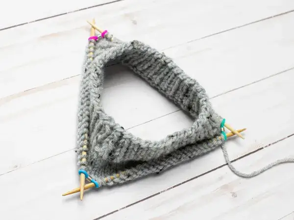 Fox & Pine Stitches – wholesale Knitting/Crochet Supplies – Stitch Huggers | Silver Ball Knitting Notions2