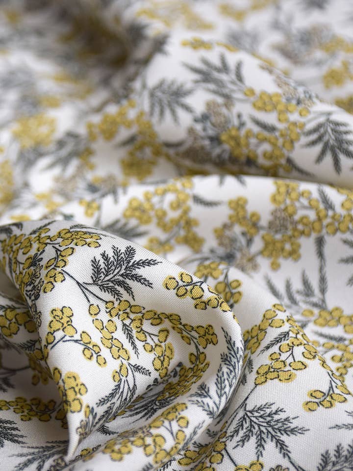 Tissu viscose Winter Berries pour la vente par COUSETTE