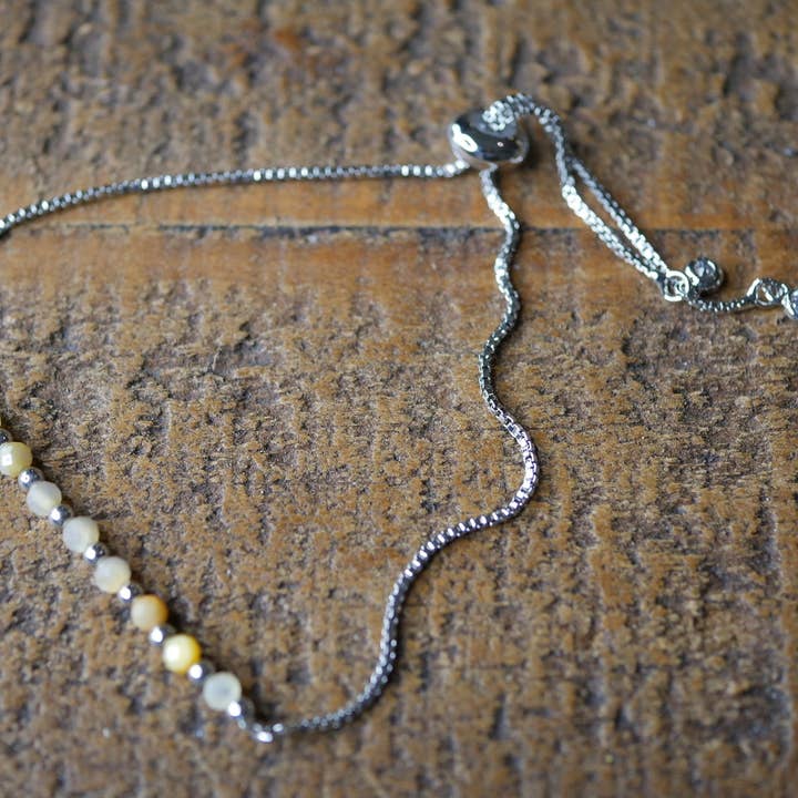 Perlmutt-Edelsteine silberfarbene Boxkette, verstellbares Schiebearmband für den Großhandel von Superior Stones & Gifts INTL LLP