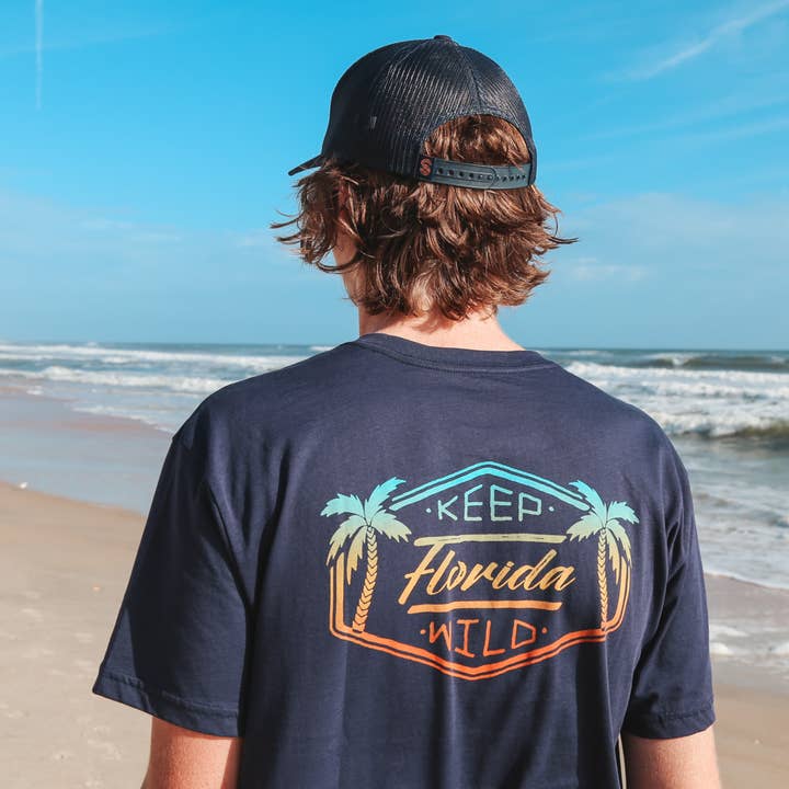 Behold FL Wild Tee for engroshandel hos Sunshine State Goods