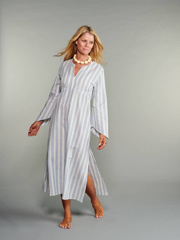 O caftan em linho Ocean Stripe por atacado de Claridge + King