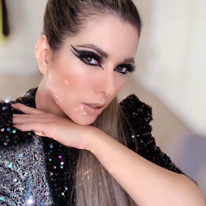 Solo Giovane - Wholesale Eyeliner/Pencil - SG Curve Liquid Black Eyeliner2