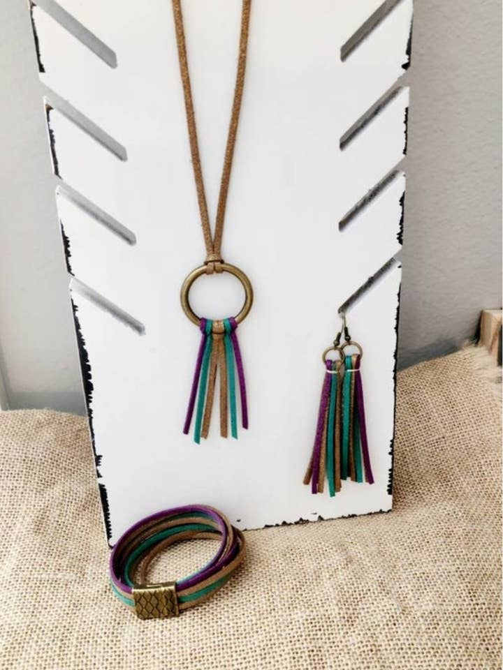 Ensemble de bijoux en cuir Mardi Gras pour la vente par Elly Kate Designs