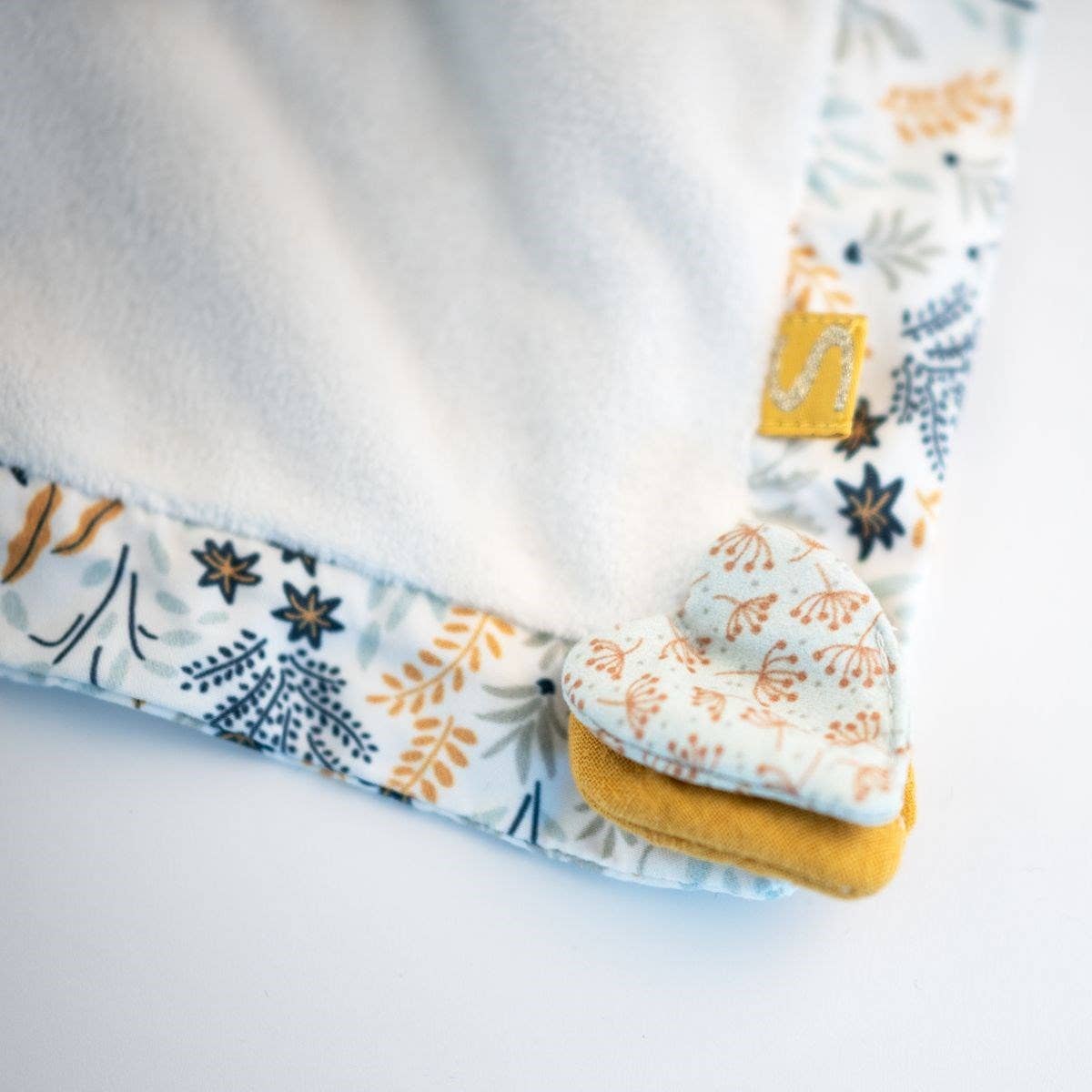 Sauthon – Engroshandel Hyggetæppe - Baby – DOUDOU-klud 'Let's Go for a Walk' blød bjørnevelour1