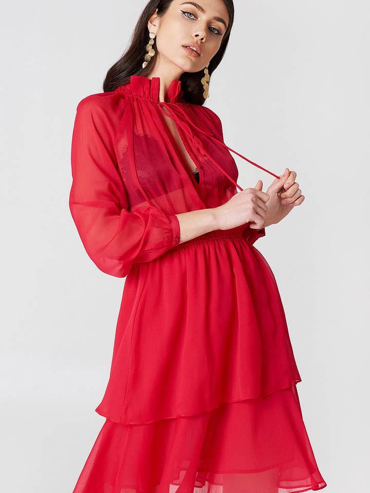 Vestido rojo de chifón con cuello alto y volantes para venta al por mayor de STYLE INSTANT