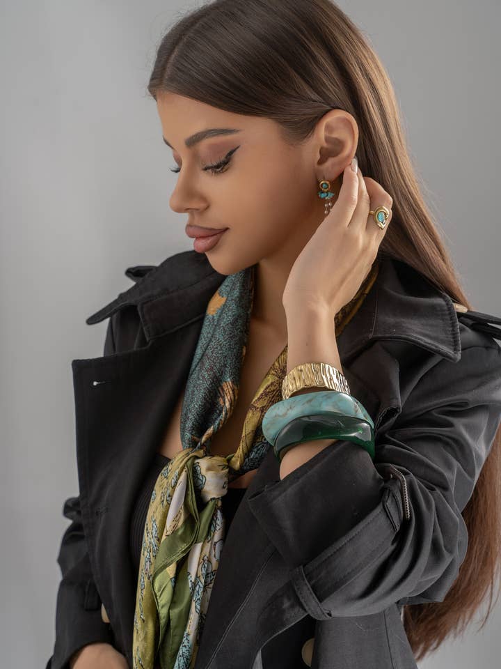 Foulard Carré 90 X90 Polyester Carte Vintage Nature Élégance pour la vente par COSMOS