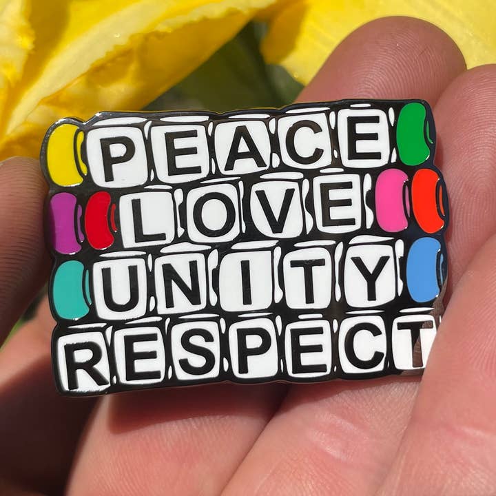 Épingle PLUR – Épingle de 1,75" Paix Amour Unité Respect Culture EDM pour la vente par Mushroom Kingdom Pins