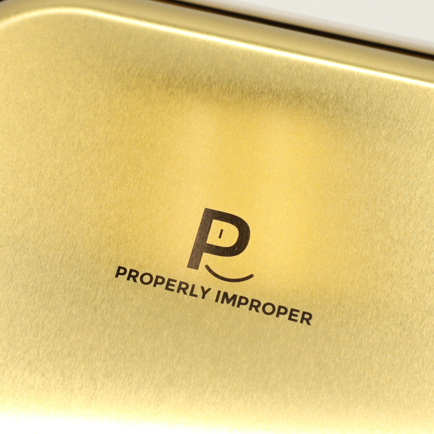 Properly Improper - Vendita all'ingrosso Vassoi decorativi - Vassoio in Metallo Era della Ragazza Rilassata2