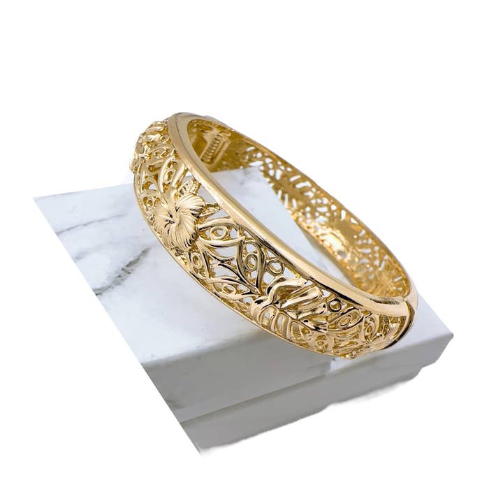 Anela's Jewelry – wholesale Bangle bracelet – Hawaiian Hibiscus Flower and Monstera Leaf 15 MM Hawaiian Hamilton Gold Bracelet