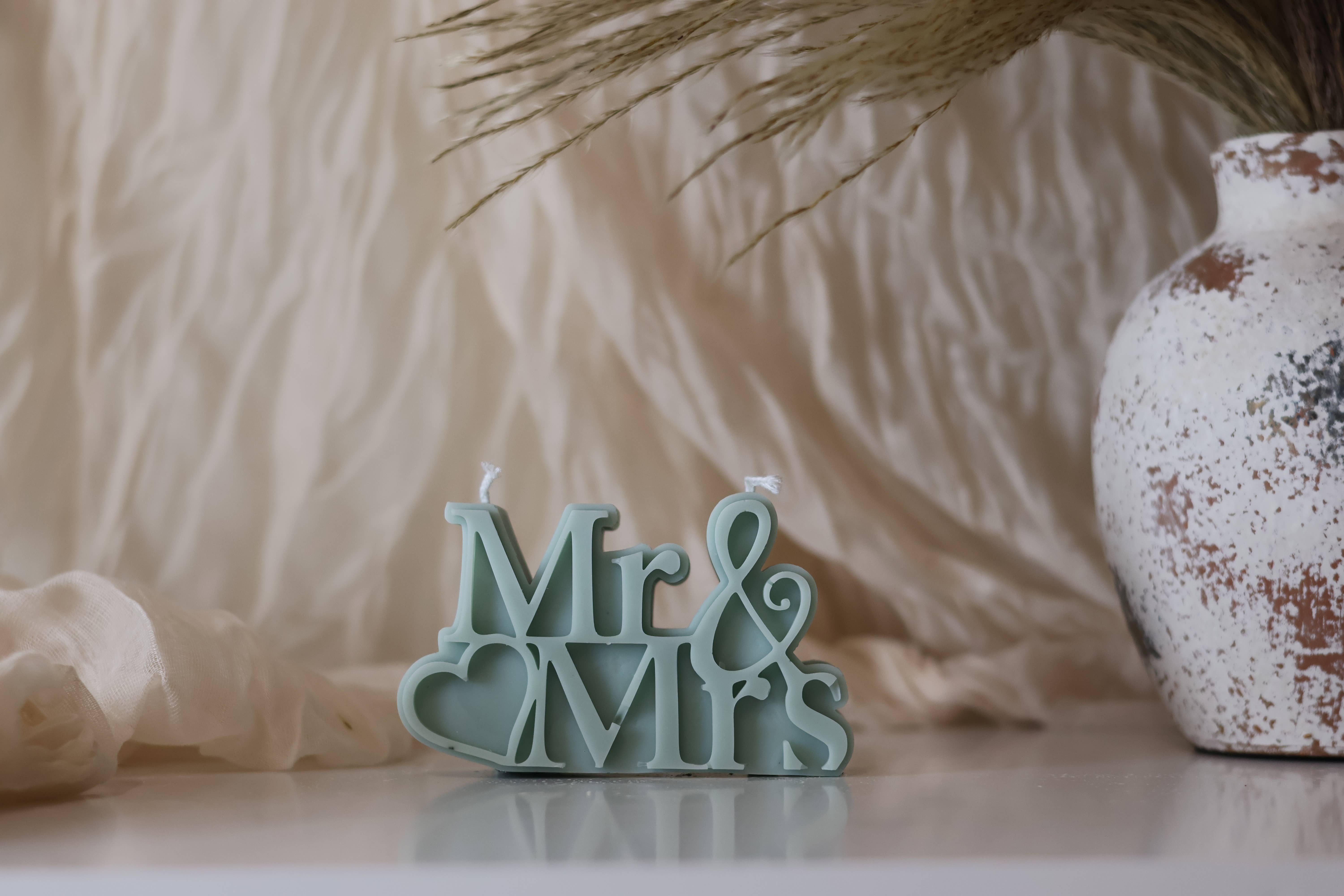 Agaboo Candle - Wholesale Novelty Candle - Mr & Mrs Candle 2.5x4in2