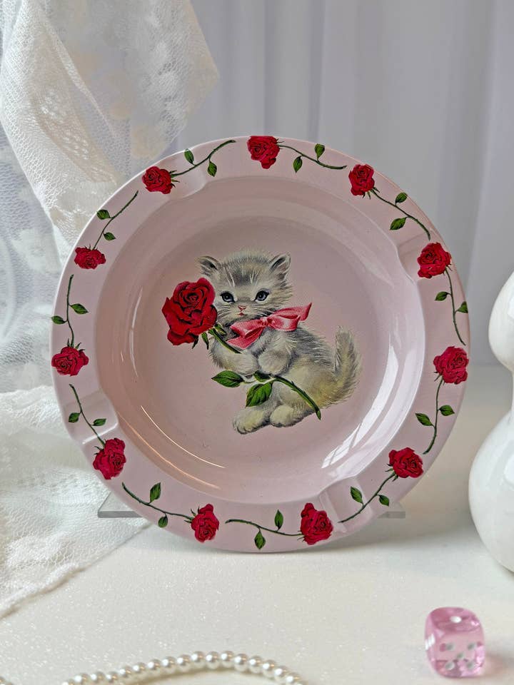 Cendrier Chaton Épris pour la vente par A Shop of Things