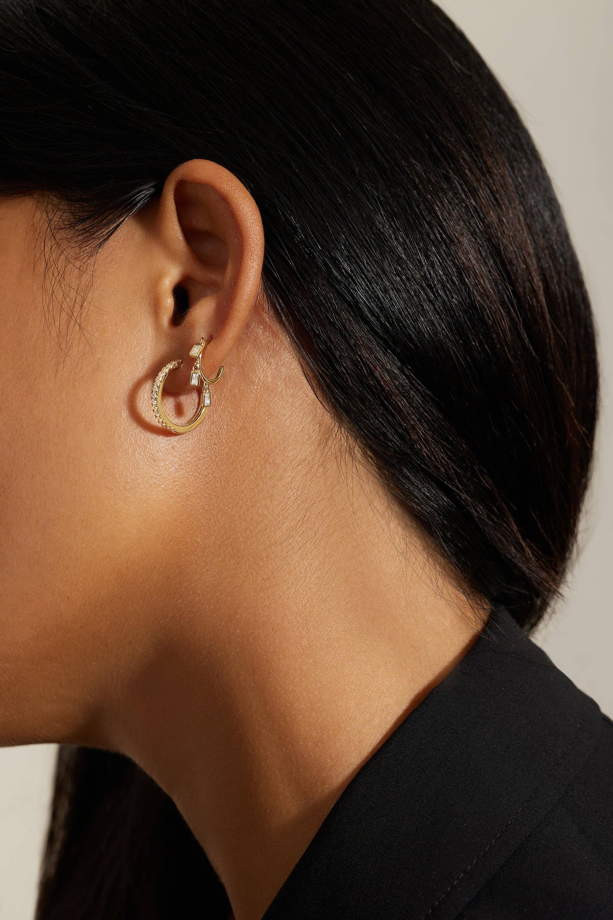 Eklexic - Vendita all'ingrosso Orecchini a cerchietto - ORECCHINI A CERCHIO HUGGIE MINI CZ1