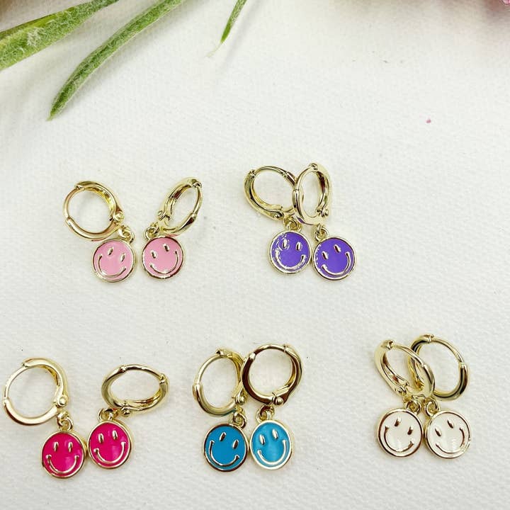 Smiley Face Huggies Örhängen för wholesale av Cherie by Cherie