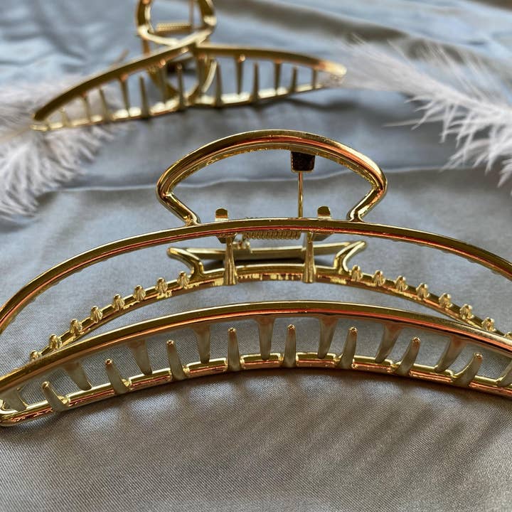 LadyJuneAccessories - Wholesale Hair clip – Women’s - Large Hollow Twisted Hair Claw Clip, Thick Hair2