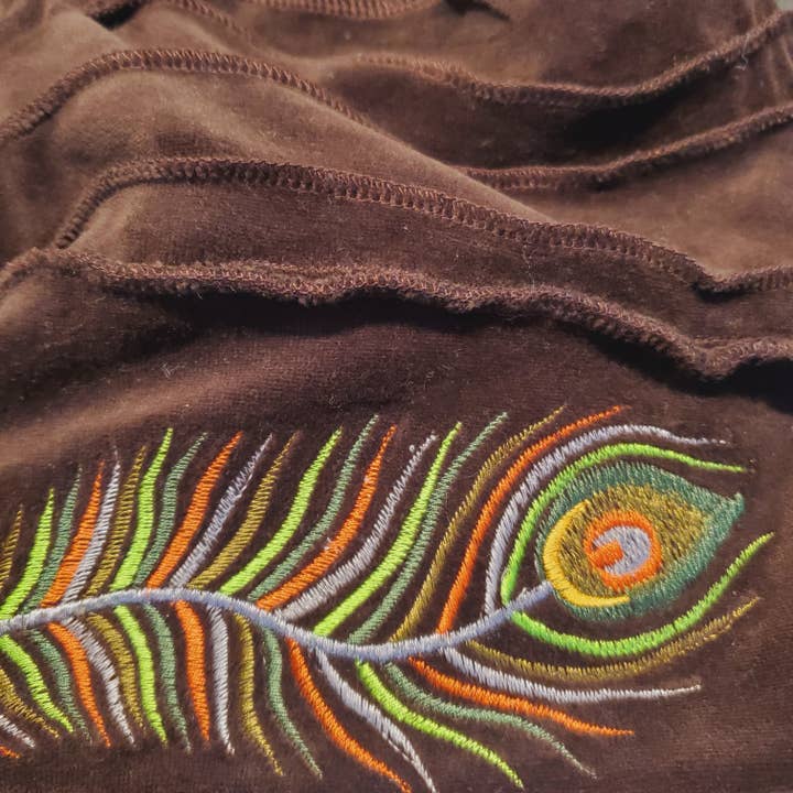 Dalfiya - Wholesale Fashion Headband - Women's - Peacock Feather Embroidered Cotton Velvet Slouch Hat