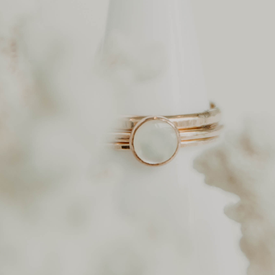 Mineral and Matter - Wholesale Single Stone/Solitaire Ring - Mother of Pearl Medium White Pearl Classic Ring1