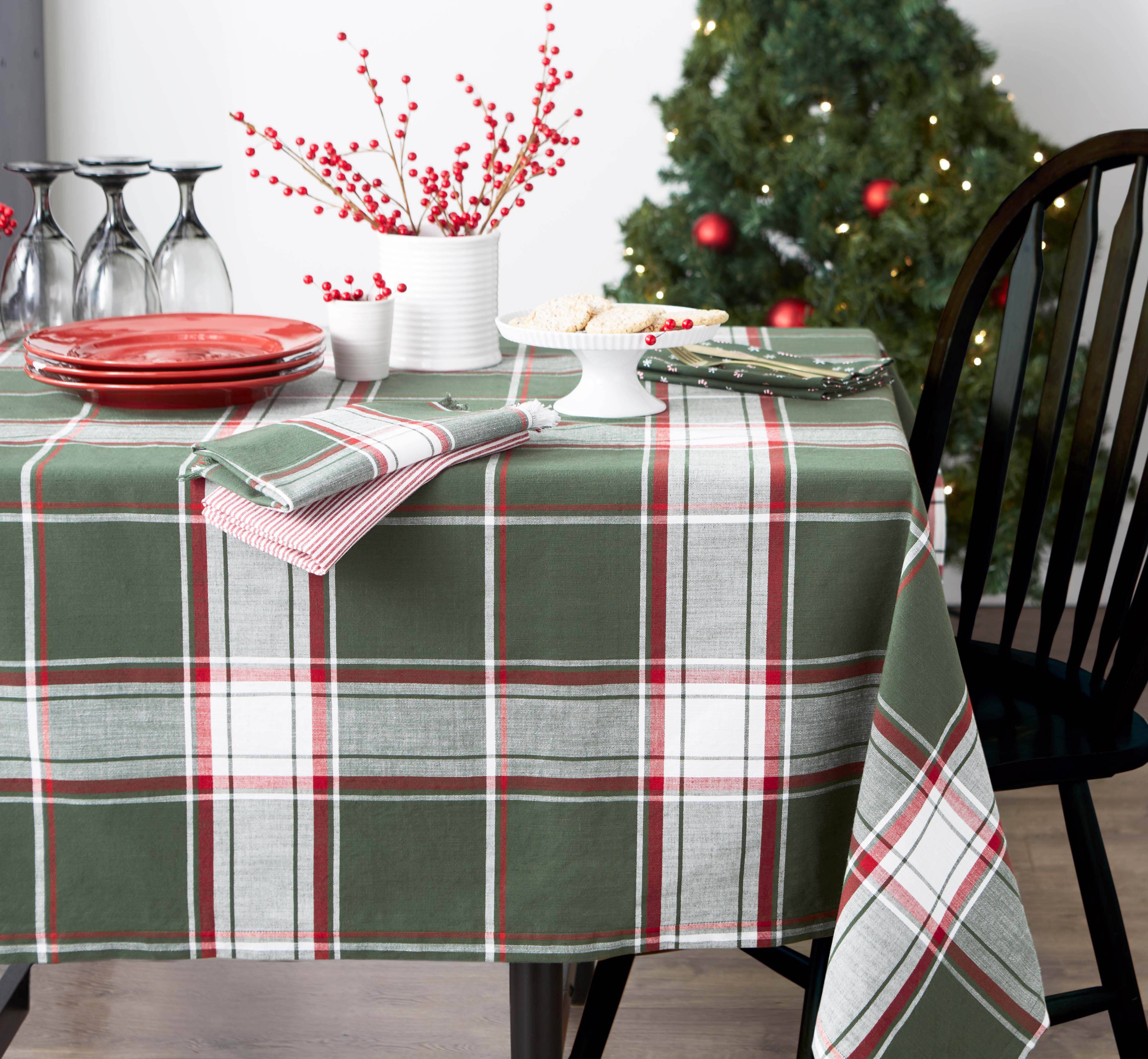 Design Imports - Wholesale Dinner & Cloth Napkin - Deck The Halls Plaid Napkin2