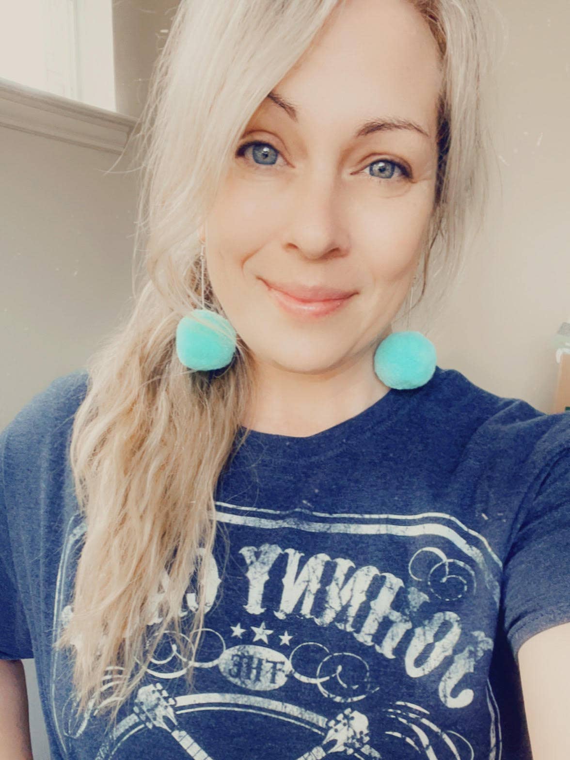 Hazel Hill ~MaeBella~ – Engroshandel Hængeøreringe og creoløreringe – Pom Øreringe Royal1