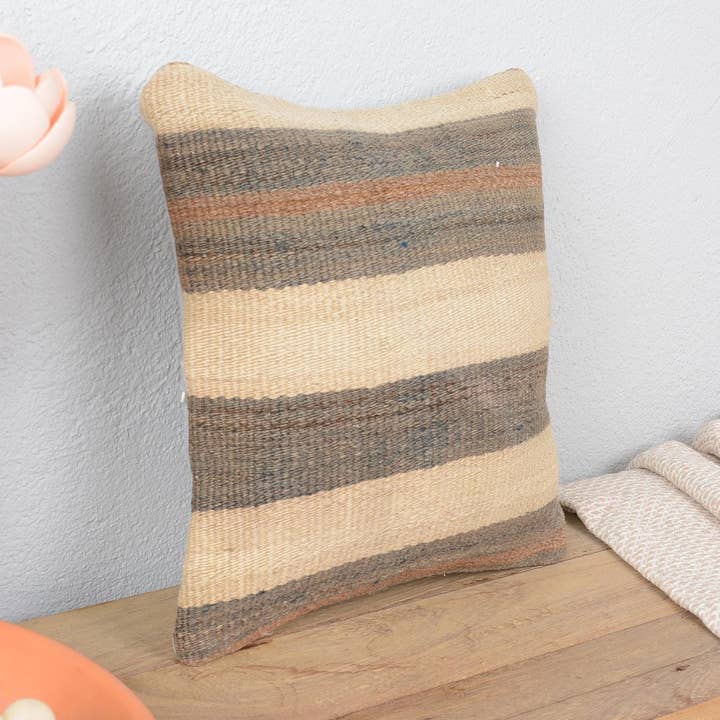 Coussin Vintage Kilim Turc 12x12 Housse de Coussin pour la vente par Kilim Pillow Decors