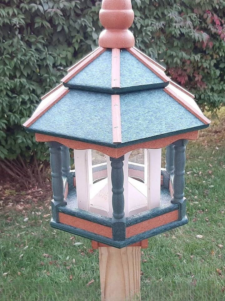 Mangeoire à oiseaux de très grande taille, bois en polyéthylène, fabriquée à la main par les Amish, résistante aux intempéries, grande ouverture d'alimentation, montage facile sur un mât/poteau de 4 po x 4 po pour la vente par Better Crafter