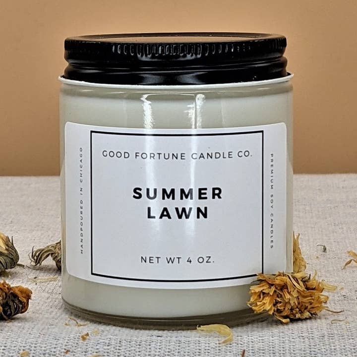 Summer Lawn | Bougie parfumée à la cire de soja de qualité supérieure | Parfum d'herbe d'été fraîchement coupée | Fait main à Chicago | 8 oz 4 oz pour la vente par Good Fortune Candle Company